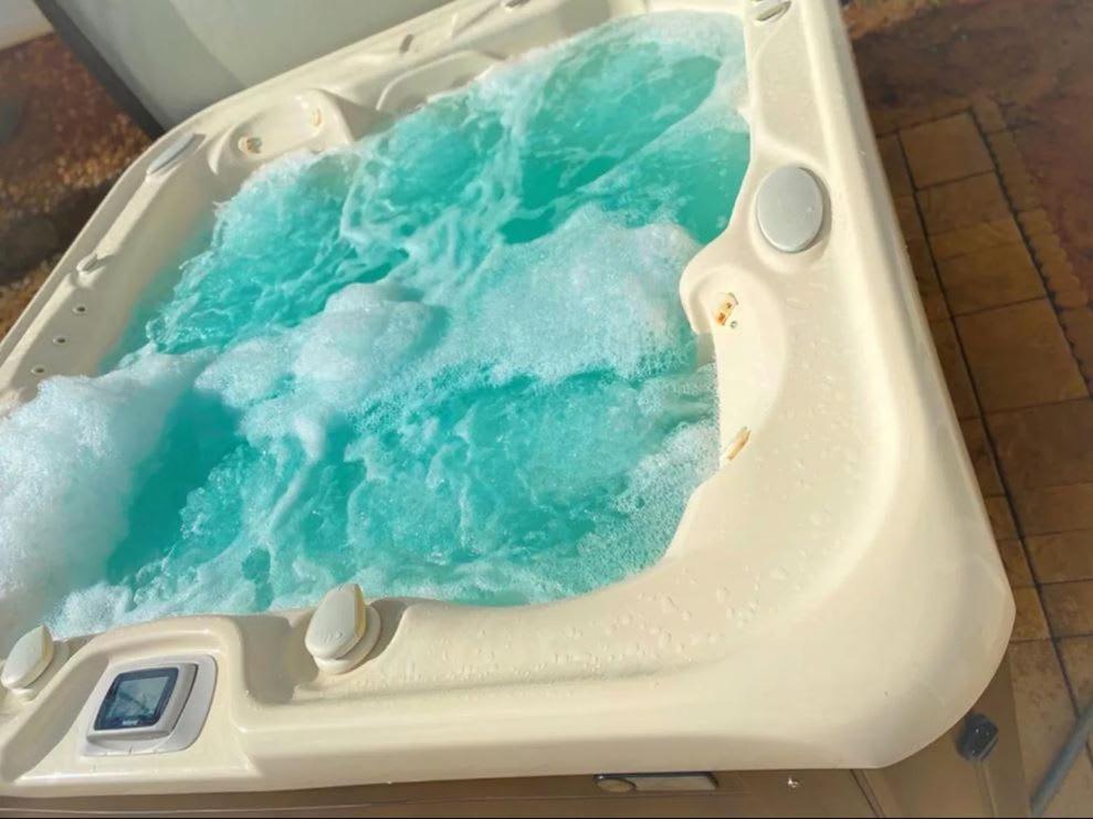 Stylish 4B 3B -King Bed- Jacuzzi Villa Charlotte Eksteriør bilde